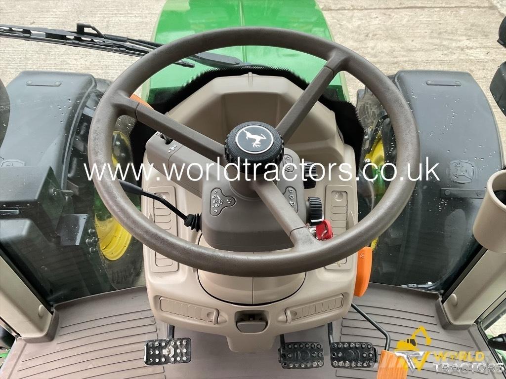 John Deere 6100 M Traktory