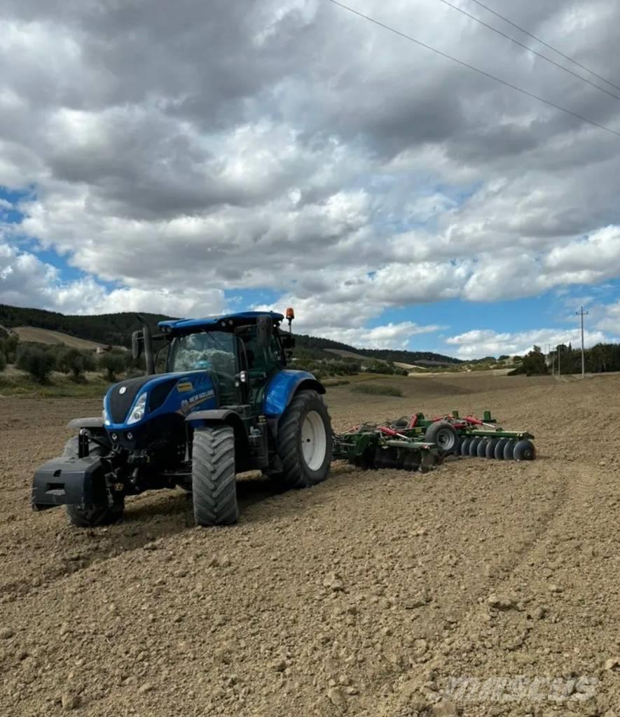 New Holland T 7.225 Traktory