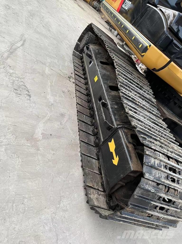 CAT 320 D L Pásové rýpadlá