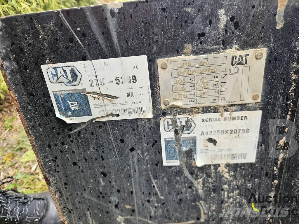 CAT 242 D 3 Šmykom riadené nakladače
