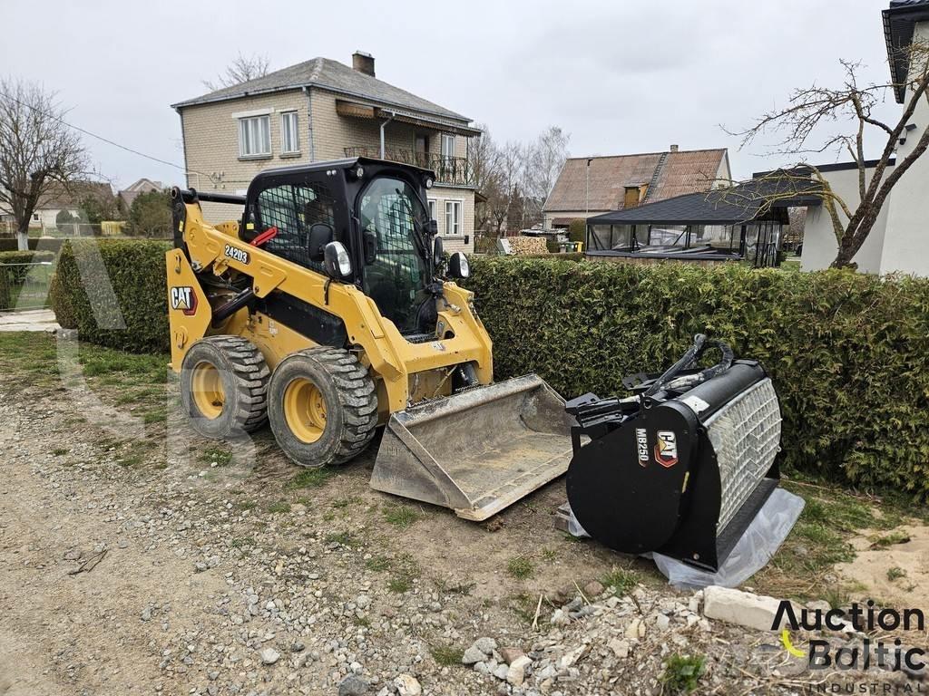 CAT 242 D 3 Šmykom riadené nakladače