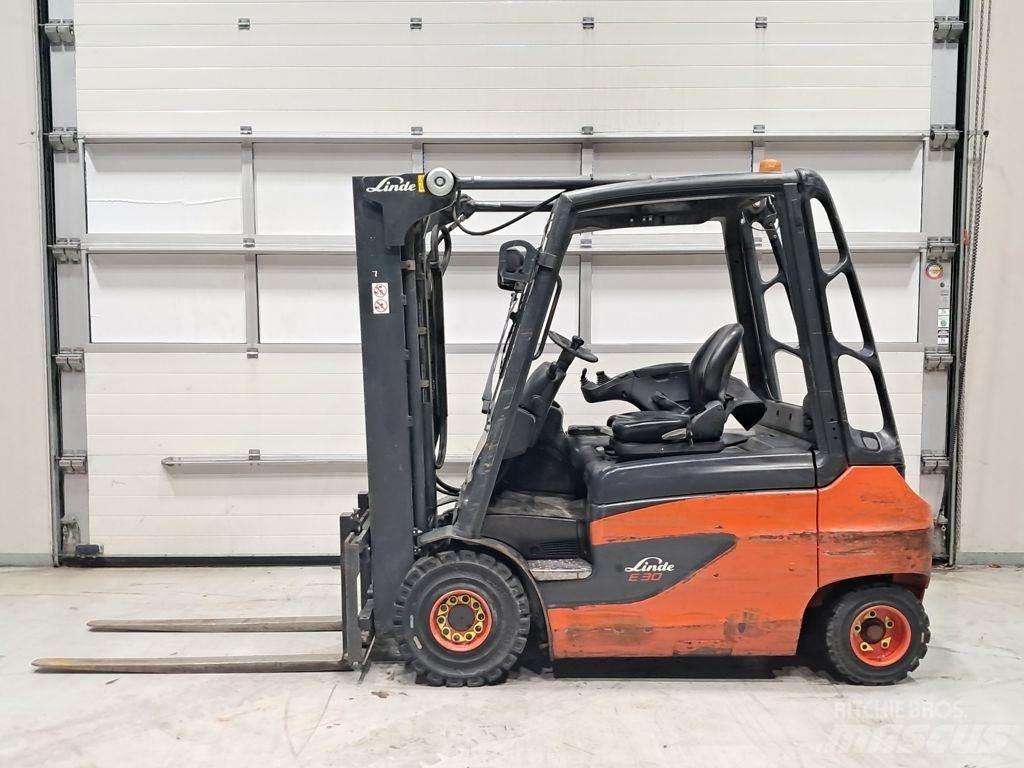 Linde E30-01 Akumulátorové vozíky