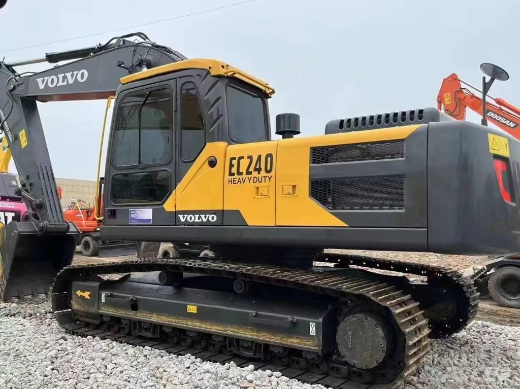 Volvo EC 240 Pásové rýpadlá