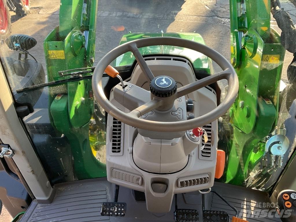 John Deere 6120 M Traktory
