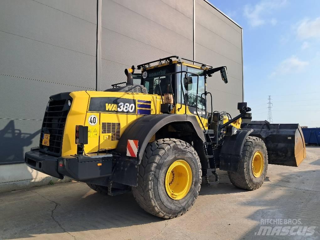 Komatsu WA380-8E0 Kolesové nakladače
