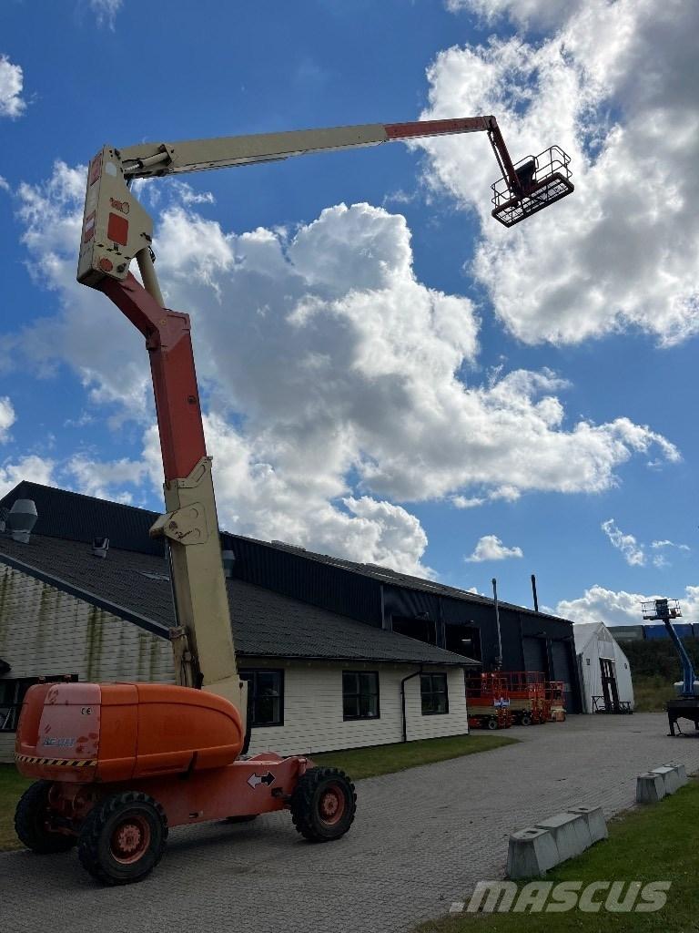 JLG 800 AJ Kĺbové plošiny