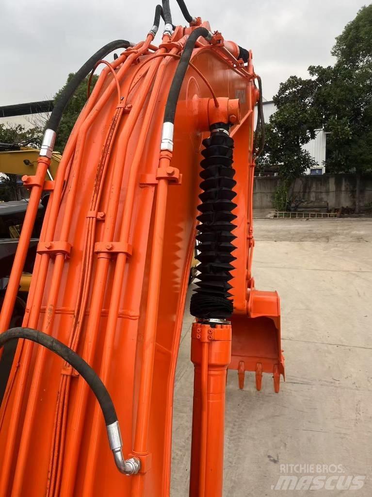 Hitachi ZX 200 Pásové rýpadlá