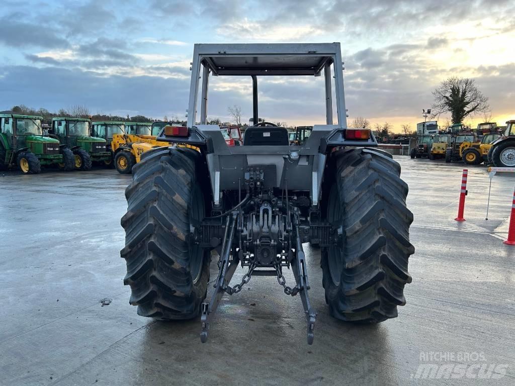 Massey Ferguson 390 Traktory