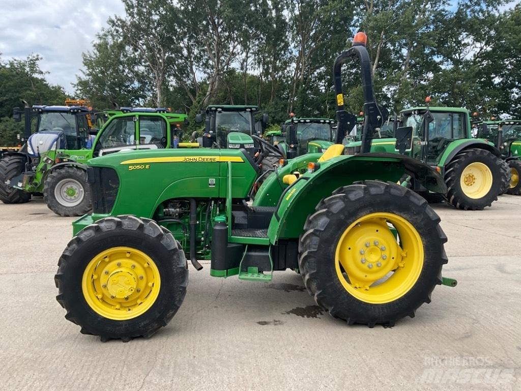 John Deere 5050E Traktory