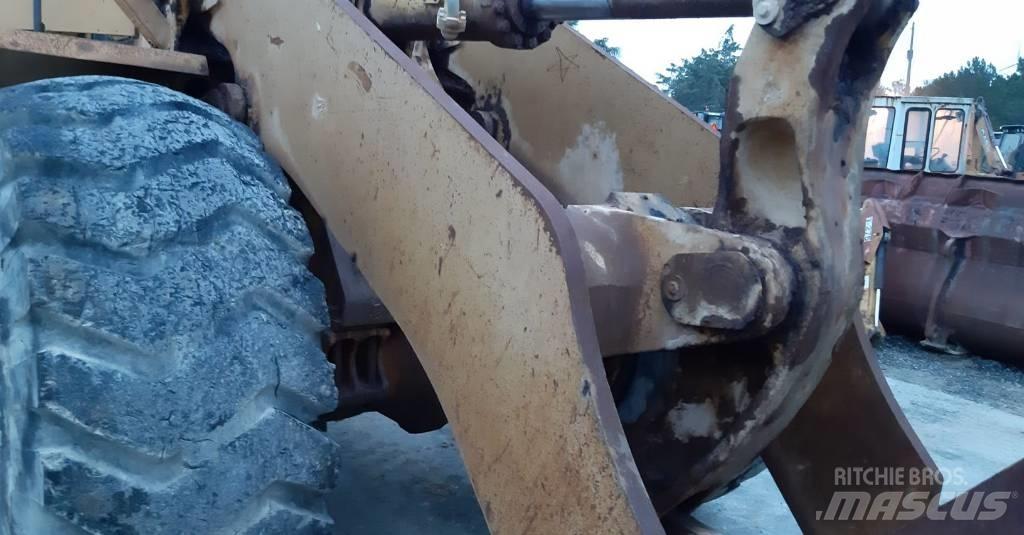 Komatsu WA500-1 Kolesové nakladače