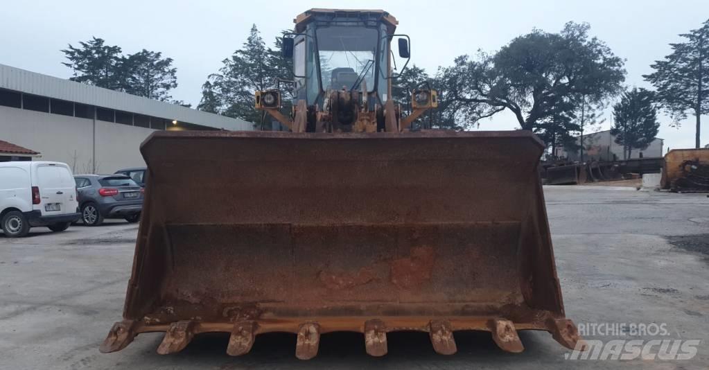 Komatsu WA500-1 Kolesové nakladače