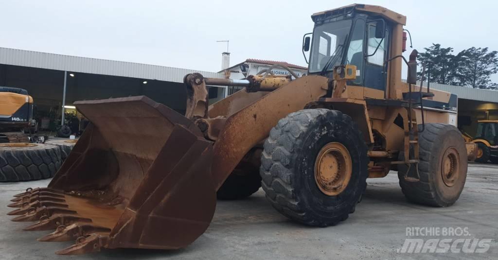 Komatsu WA500-1 Kolesové nakladače