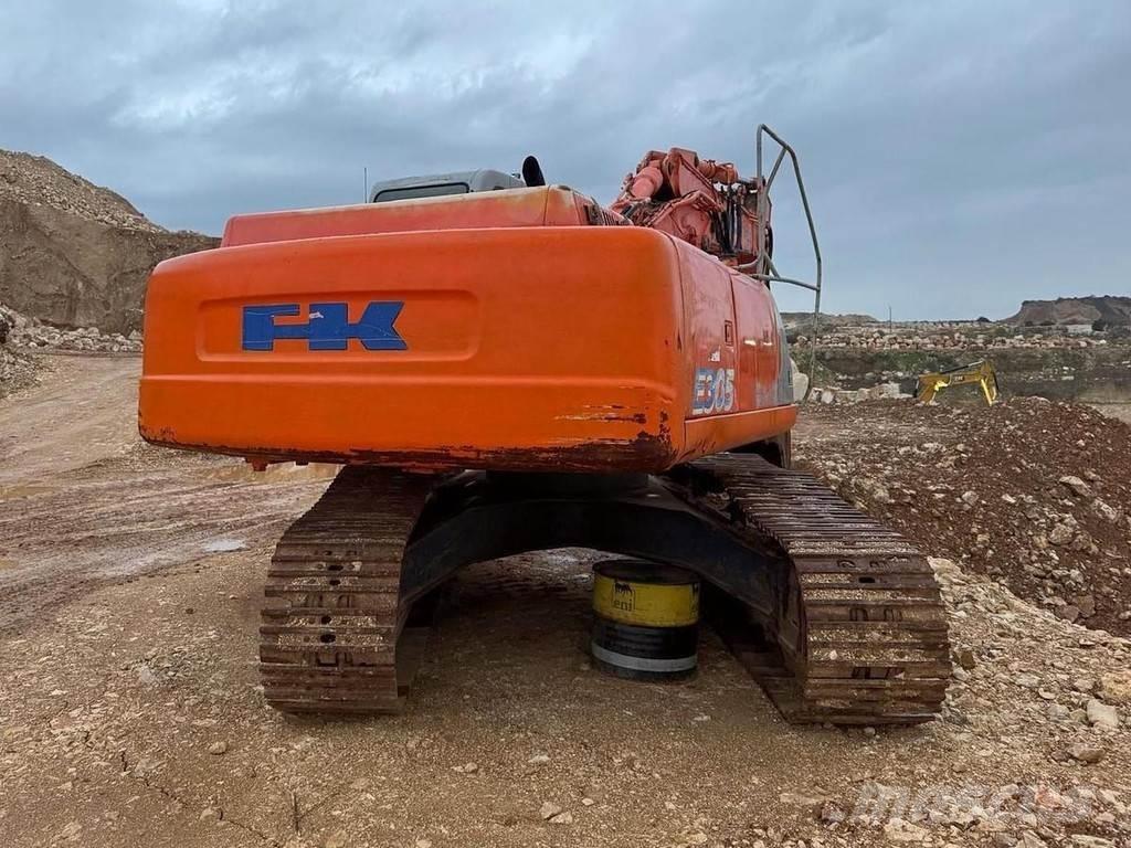 Fiat KOBELCO E305 Špeciálne bagre