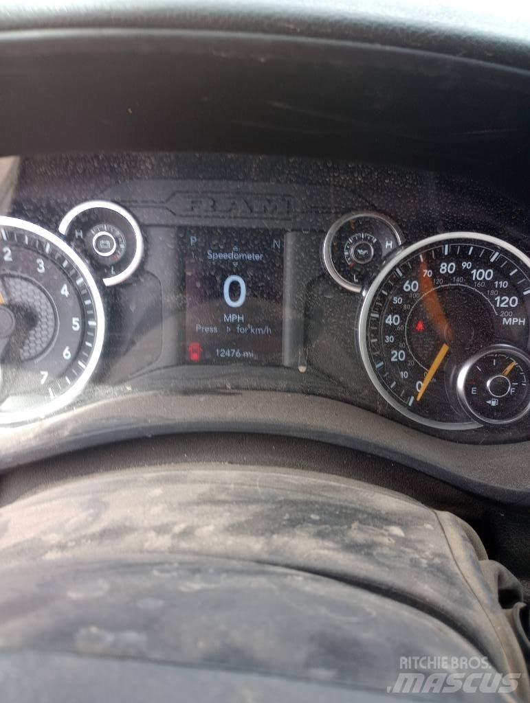 RAM 5500 Plošinové nákladné automobily/nákladné automobily so sklápacími bočnicami