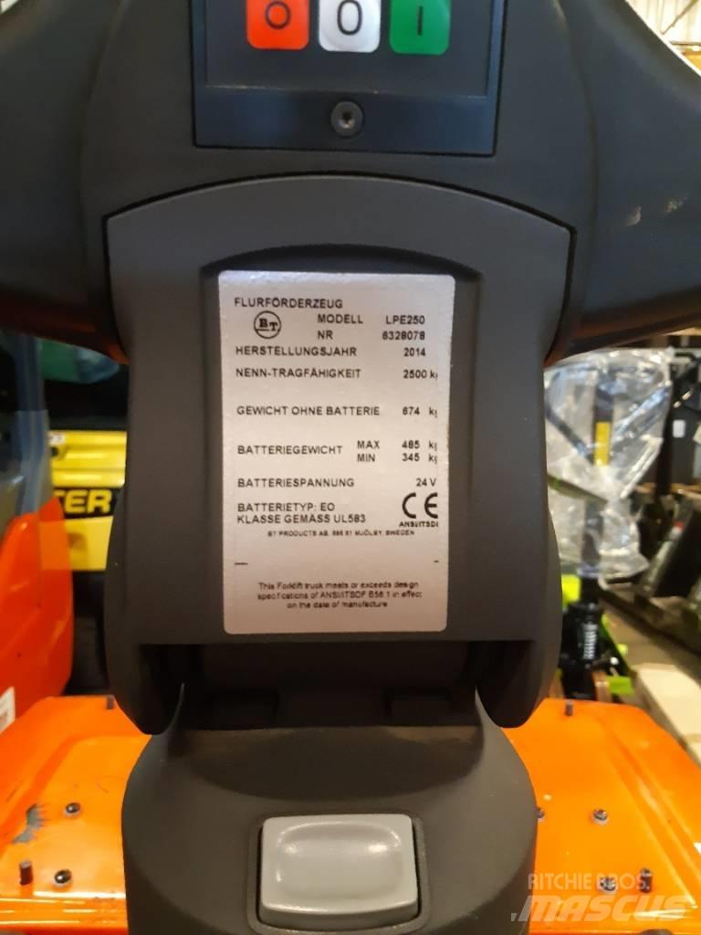 Toyota LPE250 Nízkozdvižný vozík s plošinou