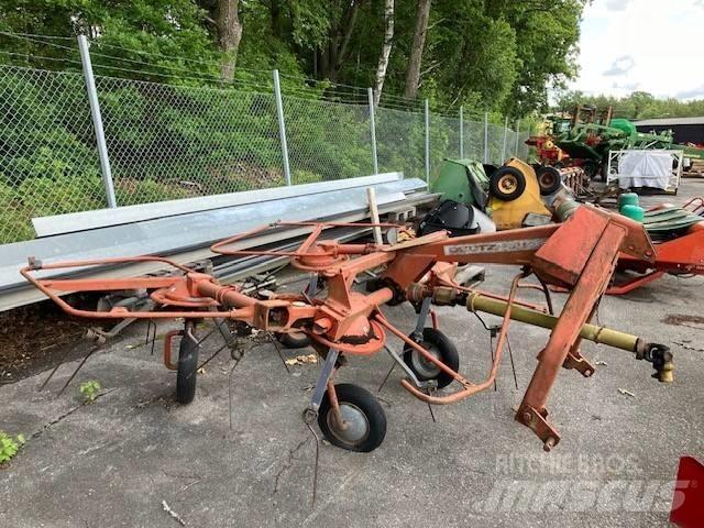 Deutz-Fahr KH400 DN Obracače a zhrabovače sena