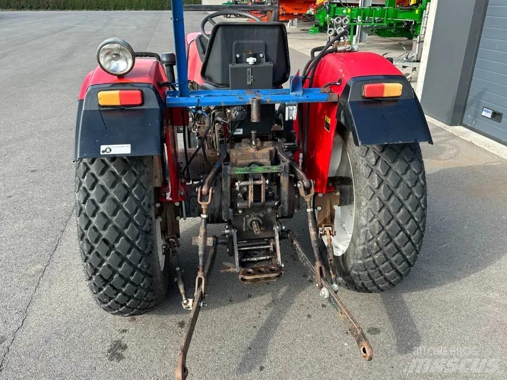 YTO 400 2-wd Traktory