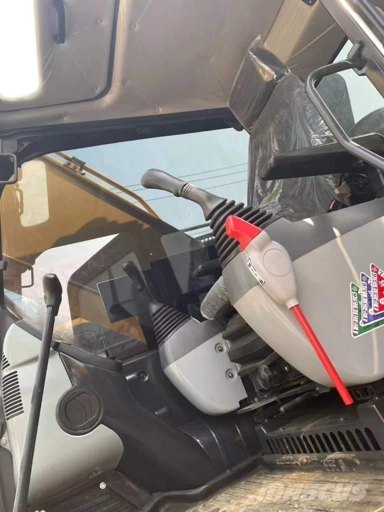 Komatsu PC 200 8N Pásové rýpadlá