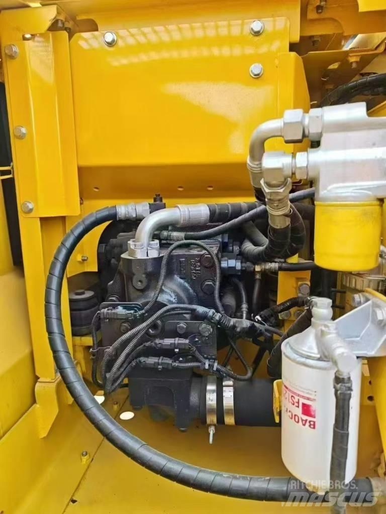 Komatsu 130LC-7 Pásové rýpadlá