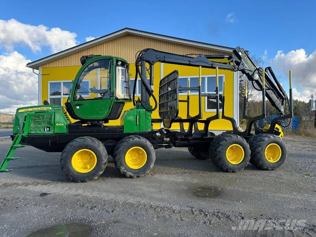 John Deere 810 E Lesné traktory