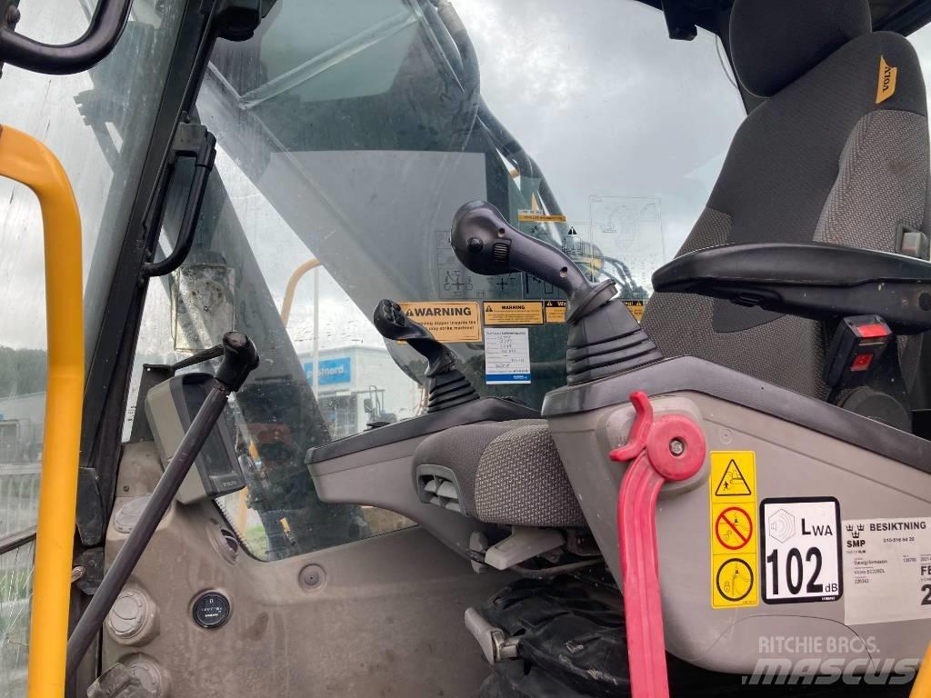 Volvo EC 220 DL Pásové rýpadlá