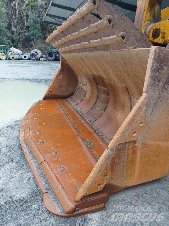 Komatsu WA800-3 Kolesové nakladače