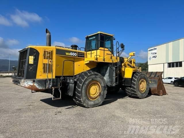 Komatsu WA 600-6 Kolesové nakladače