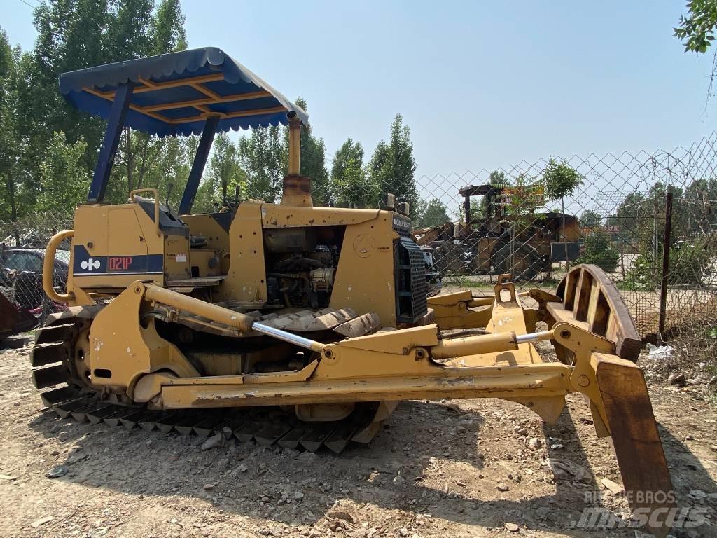 Komatsu D21P-6 Pásové dozéry