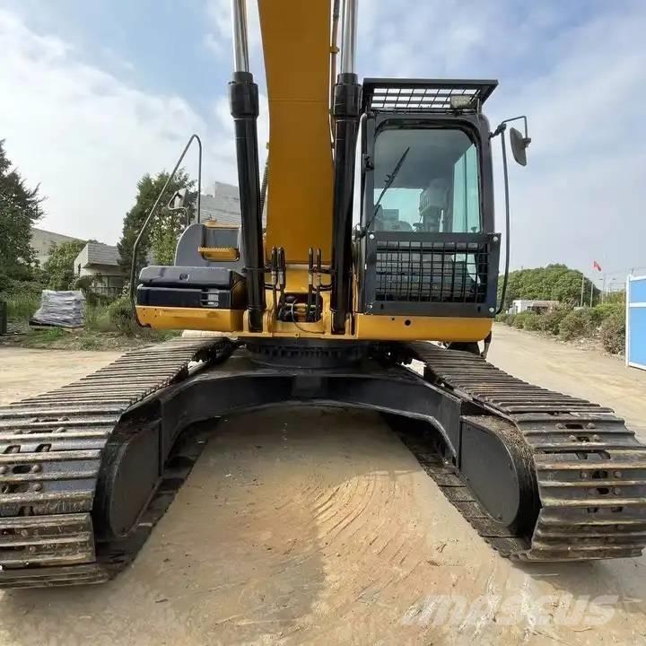 CAT 330D Pásové rýpadlá