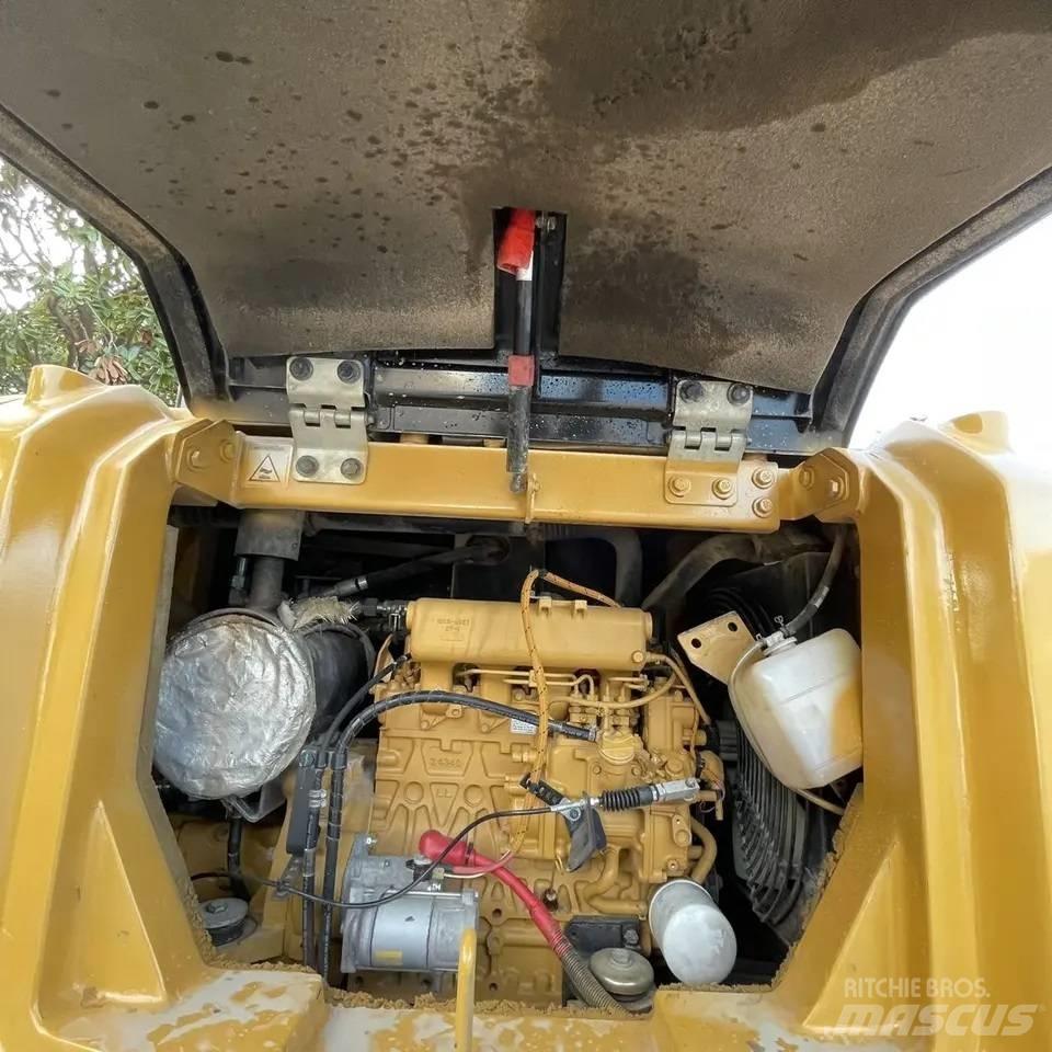 CAT 306E2 Pásové rýpadlá
