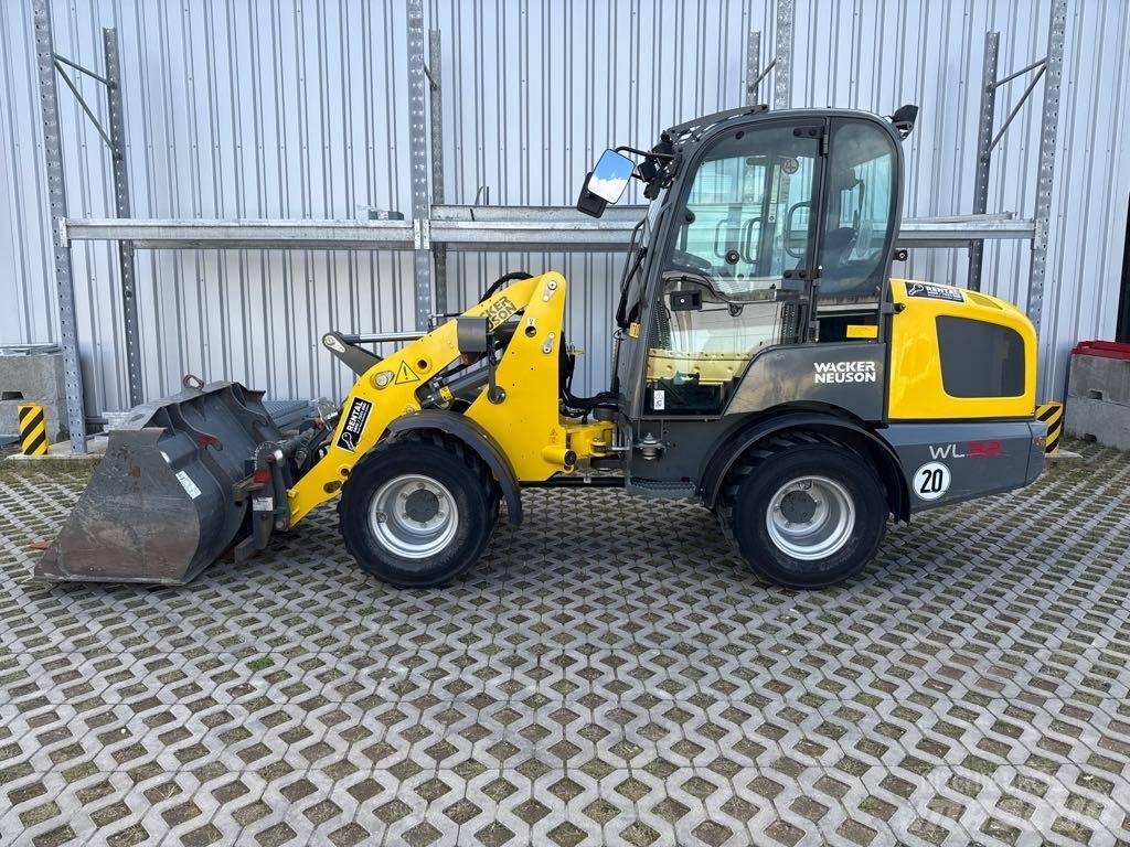 Wacker Neuson WL32 Kolesové nakladače