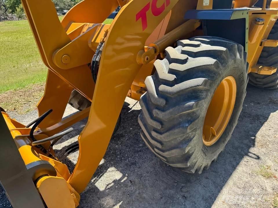 TCM E 820 Kolesové nakladače