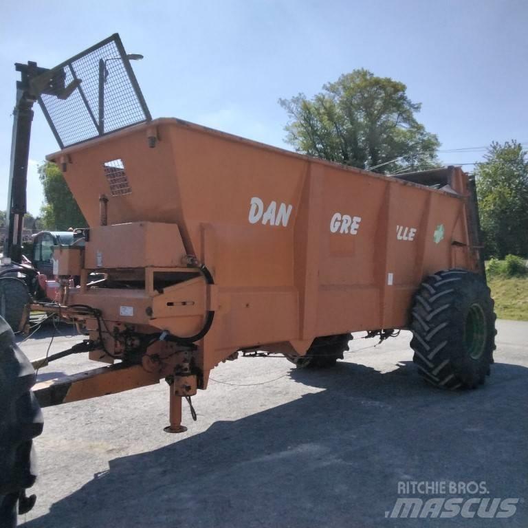 Dangreville EV 10 B1 Rozmetadlá maštaľného hnoja