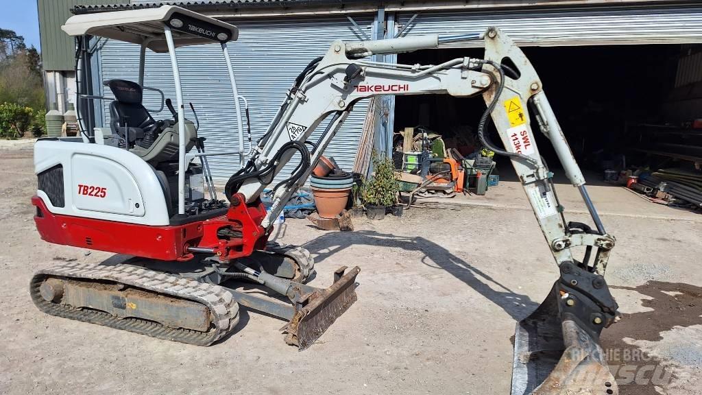 Takeuchi TB 225 Mini rýpadlá < 7t