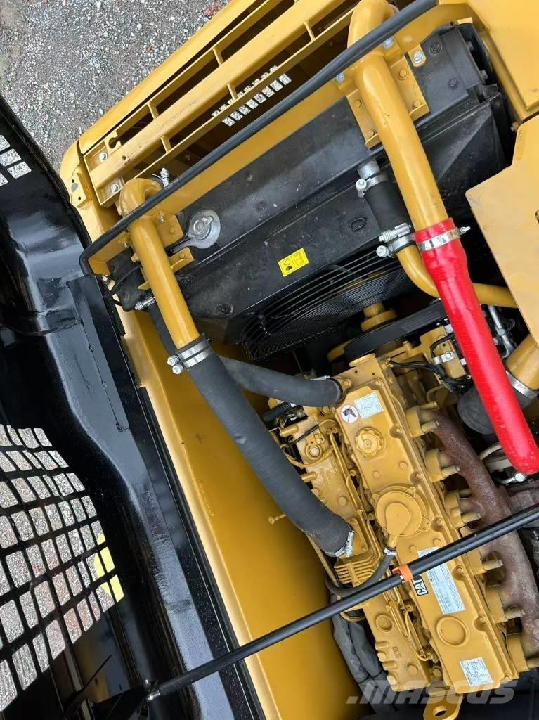 CAT 320D2L Pásové rýpadlá