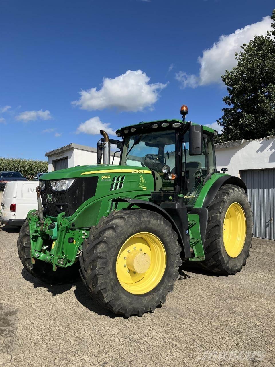 John Deere 6155R Traktory