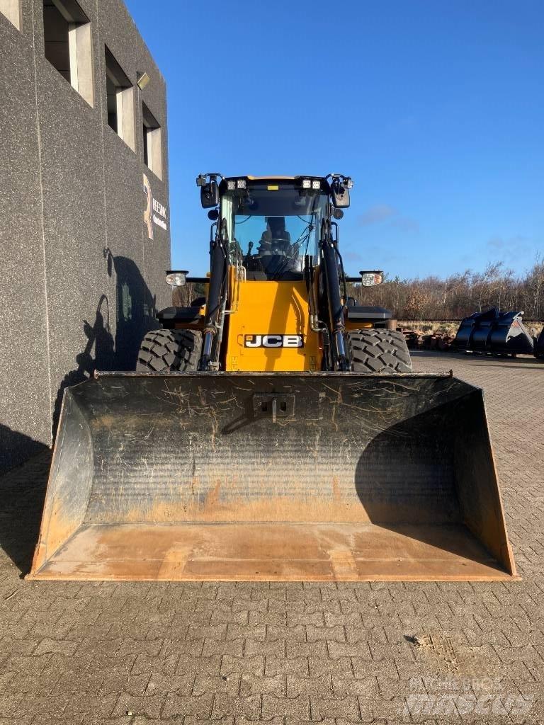 JCB 437 HT Kolesové nakladače