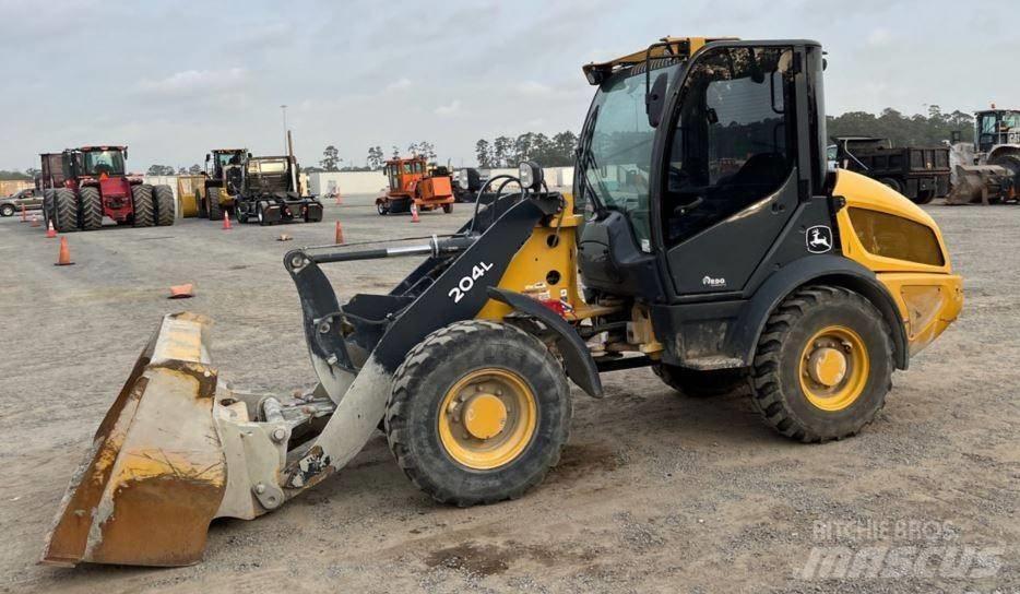 John Deere 204L Kolesové nakladače