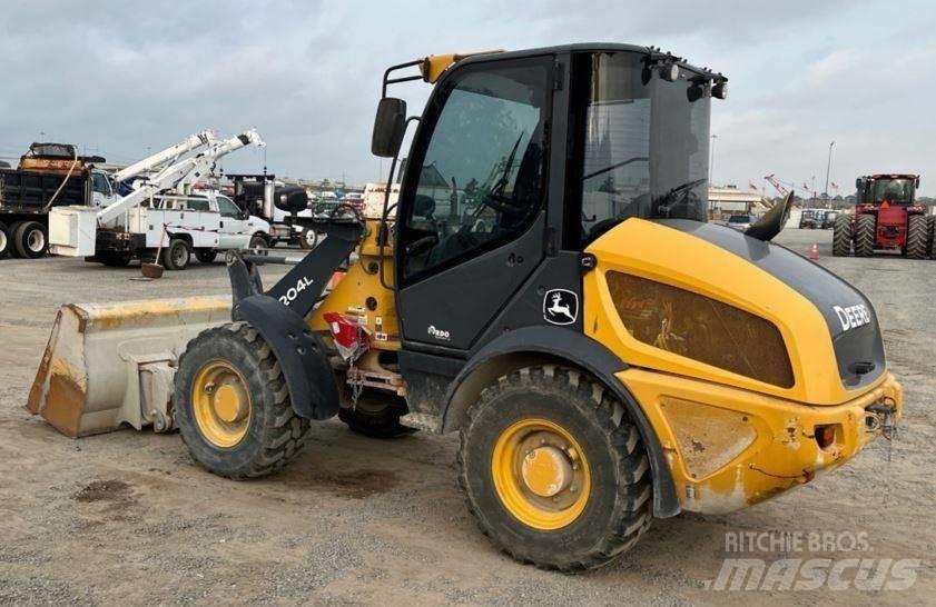 John Deere 204L Kolesové nakladače