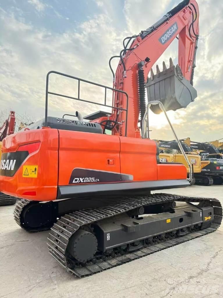 Doosan DX 225 LCA Midi rýpadlá 7 t - 12 t