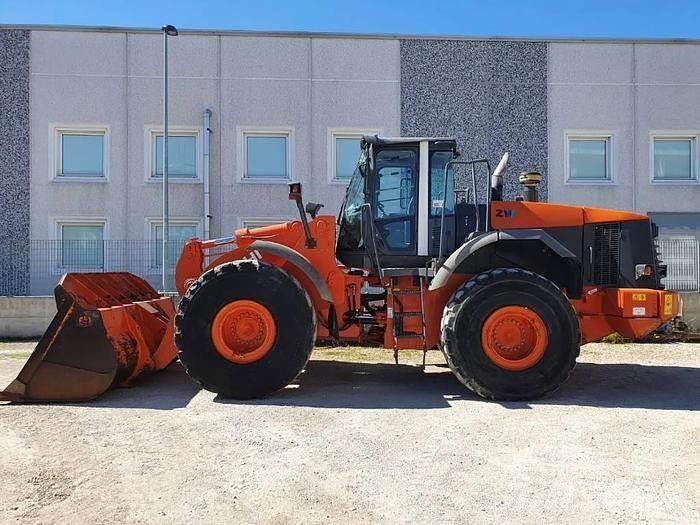 Hitachi ZW 310 Kolesové nakladače