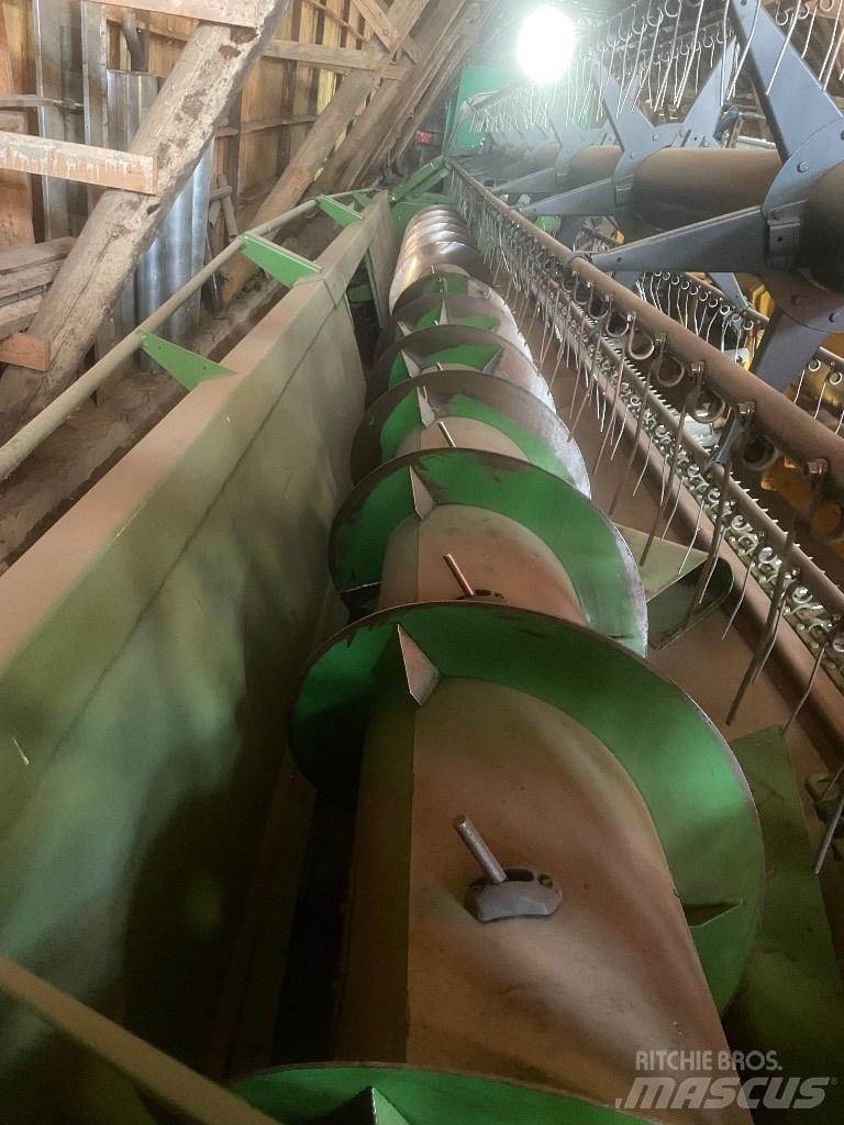 John Deere T670 Kombinované zberacie stroje
