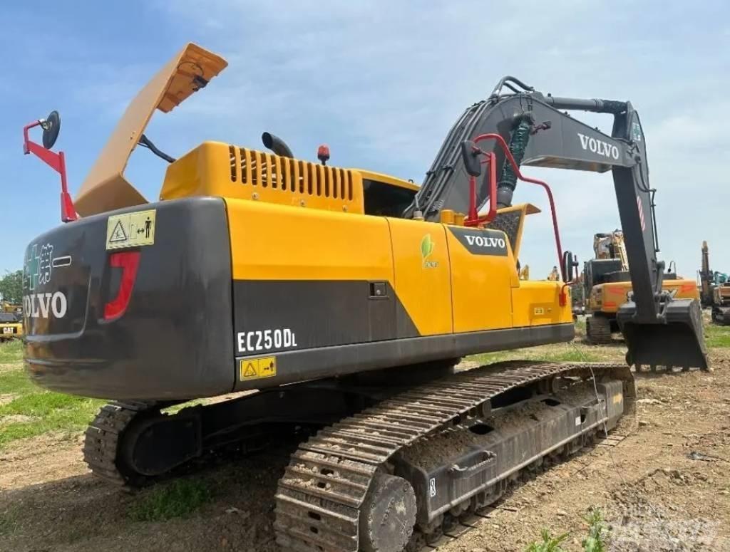Volvo EC 250 D L Pásové rýpadlá