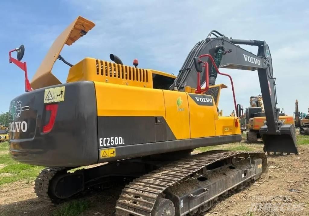 Volvo EC 250 D L Pásové rýpadlá