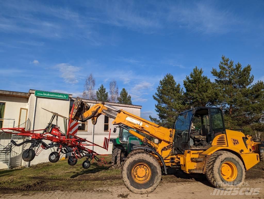 JCB TM 300 Teleskopické manipulátory