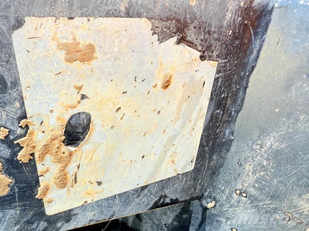 JCB 6 TFT Stavebné sklápače