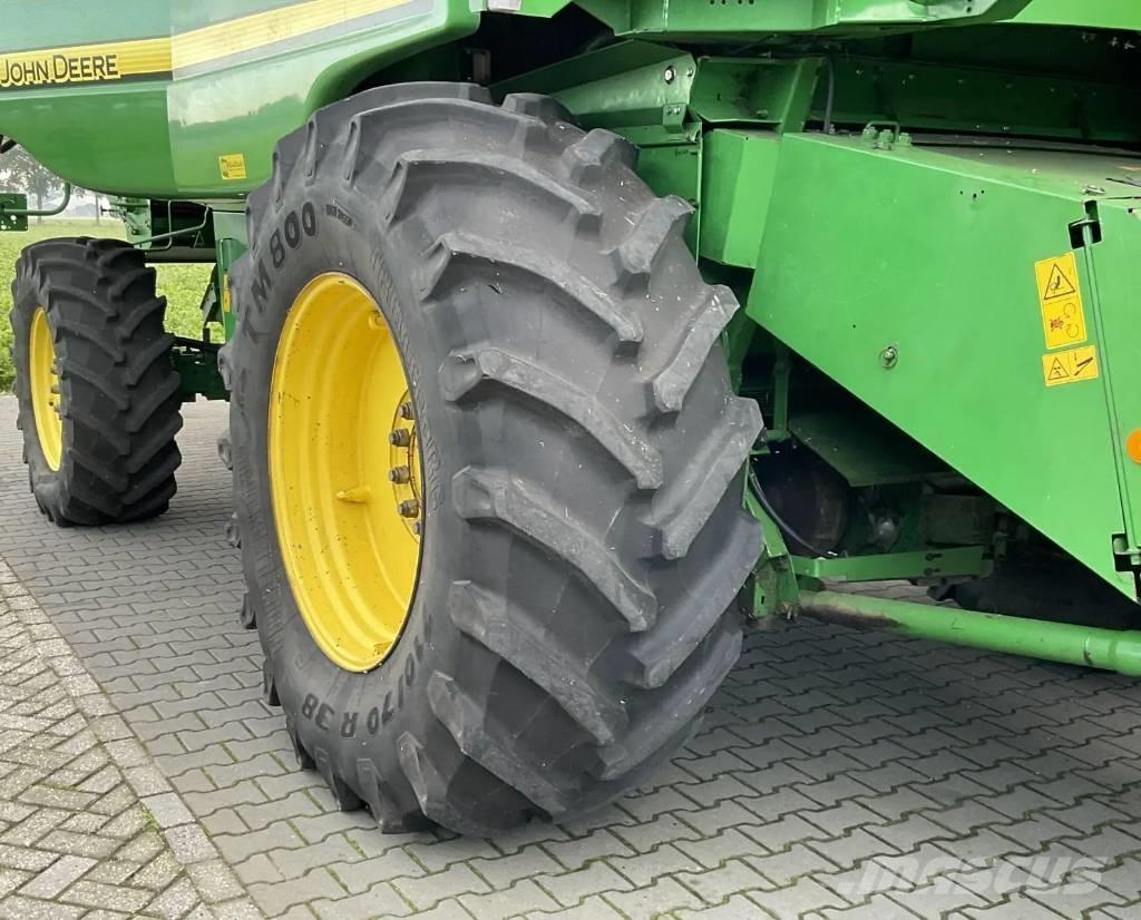 John Deere T 560 Kombinované zberacie stroje