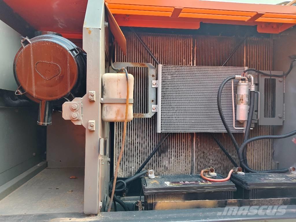 Hitachi ZX 210 Pásové rýpadlá