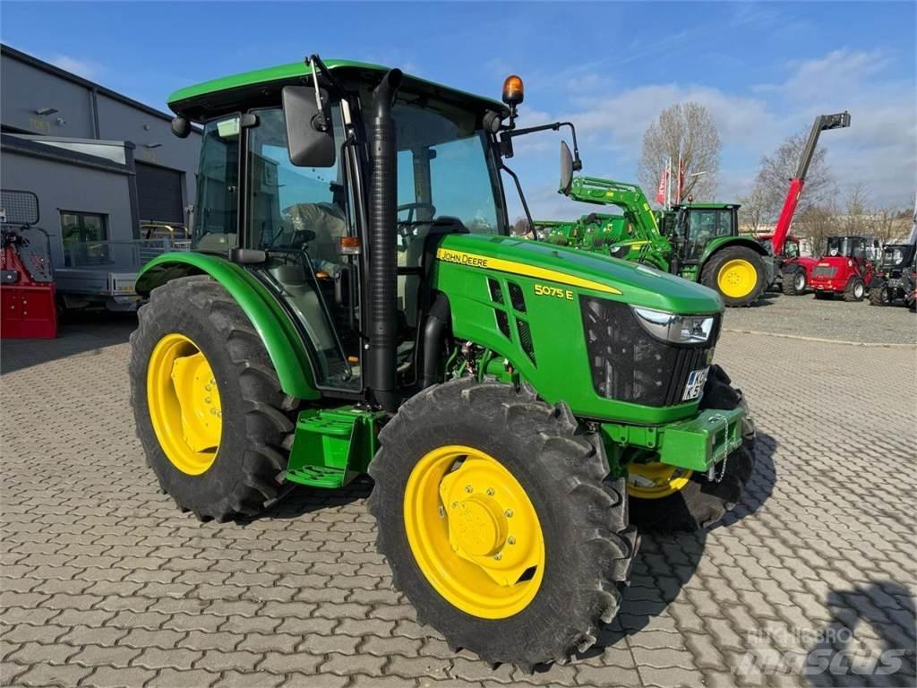 John Deere 5075E Traktory
