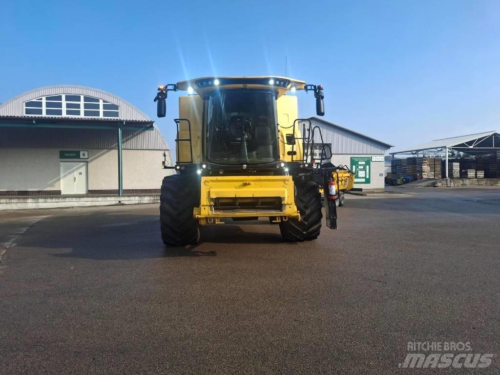 New Holland CX8.70 Kombinované zberacie stroje